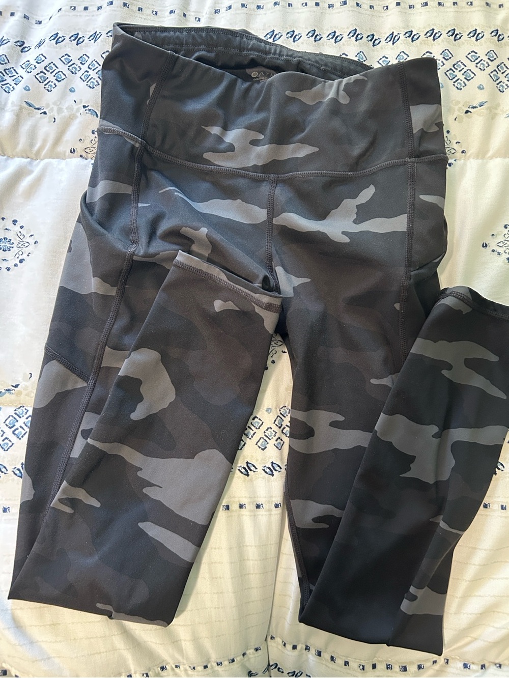 Athleta Black and Charcoal Camouflage Leggings - XS